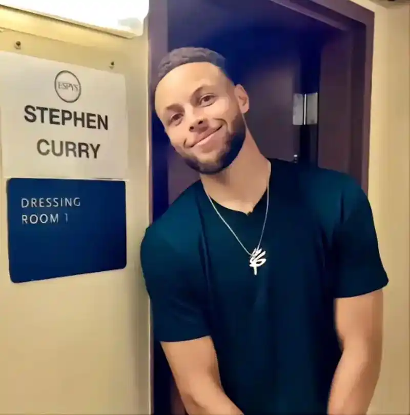 金州男模.#宇宙的有趣我才不在意 #库里 #库里头像图片 - 抖音