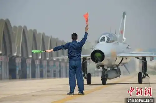 南部战区空军航空兵某旅突出以战领训提升部队打赢能力