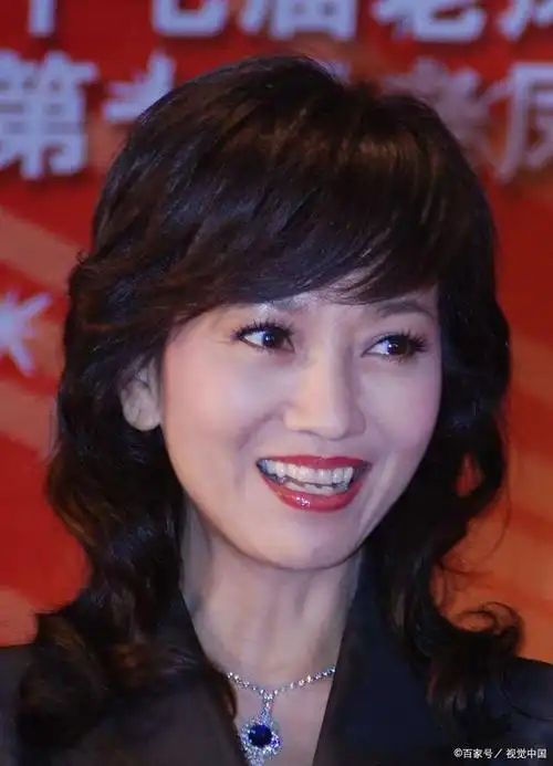 赵雅芝素颜披露,网友意外之余,素颜的真实何其让人动容?