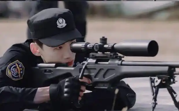 活动  【特警视角】邢克垒的超a瞬间!"要疯啊这是"|白敬亭&邢克垒