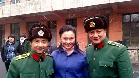 王璐瑶与主演合影