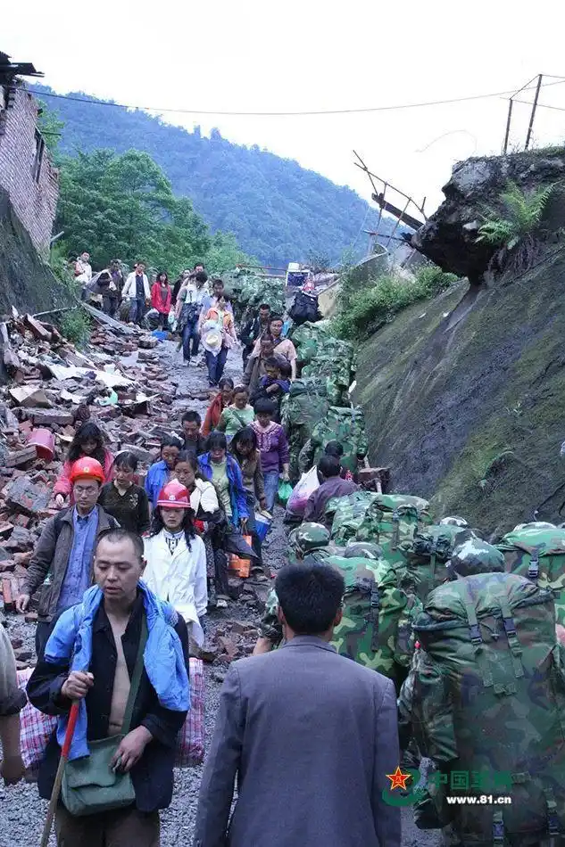 汶川十年:经历过那场灾难的人最懂"鱼水情"!