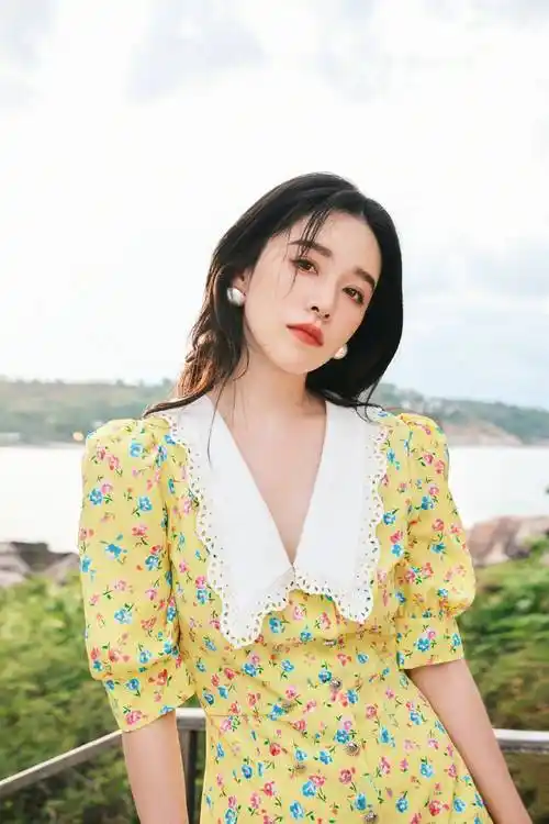 阚清子黄色连衣裙优雅恬静写真_气质_女神