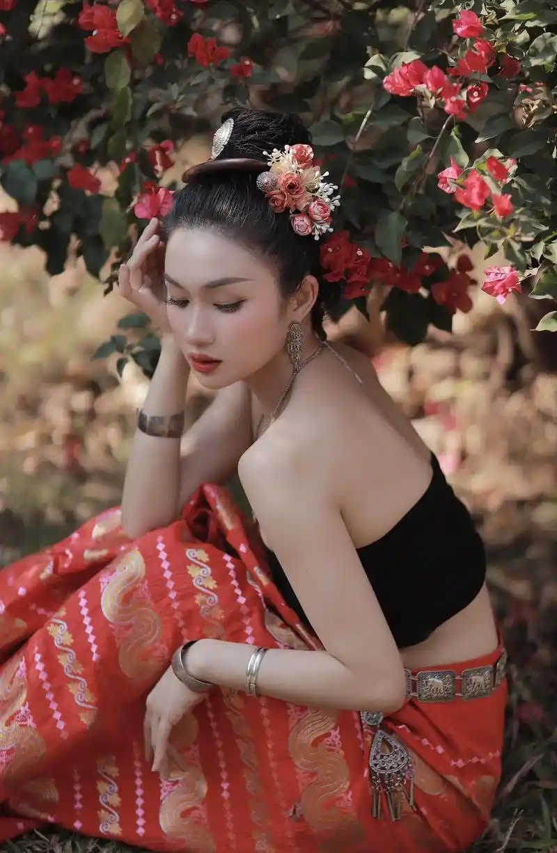 今天的心情和第五张照片一样.#傣装 #傣族姑娘 #西双版纳  - 抖音