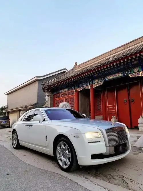 劳斯莱斯古思特 - 轩奇街拍