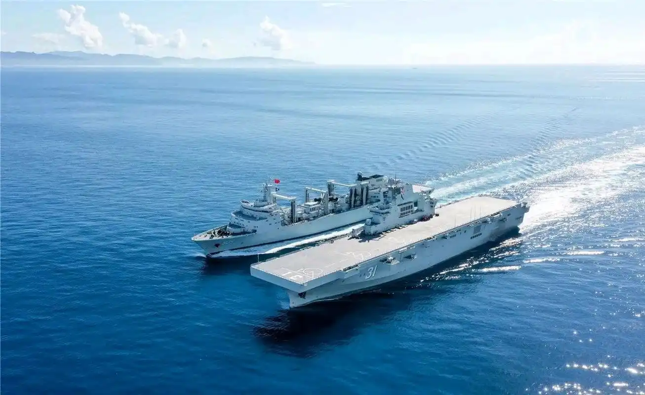 中国的直通甲板两栖攻击舰