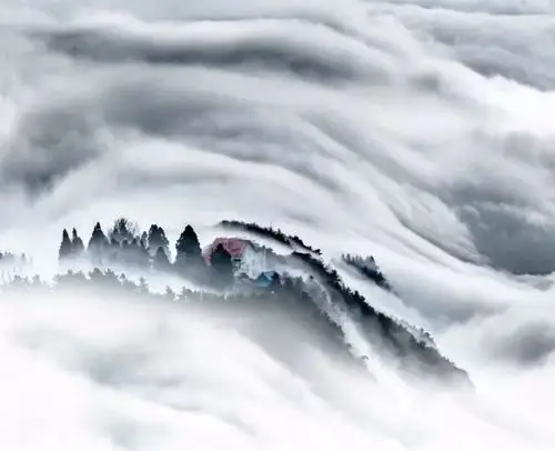 瞬息万变,壮观奇特的庐山云,浩瀚汹涌的云海.