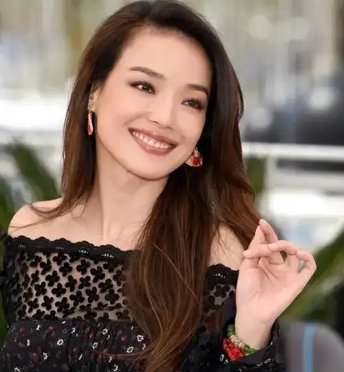 舒淇真不愧是时尚百变女王轻松驾驭各种风格妥妥的衣架子