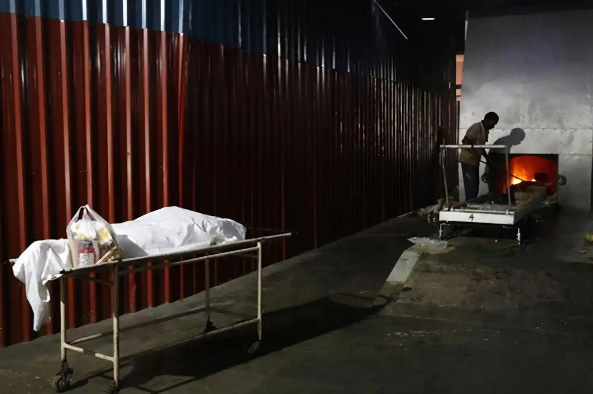 火葬场火化是一个什么样的过程,骨灰最终会变成什么?