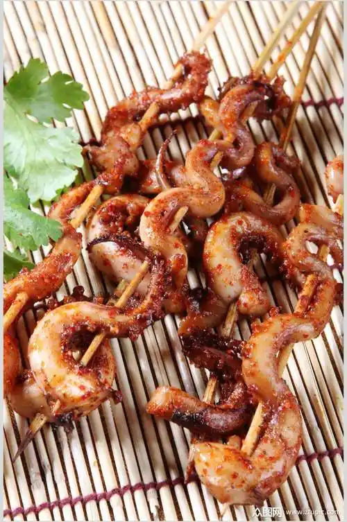 香辣碳烤鱿鱼须美食摄影图