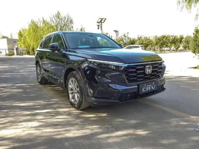 当下全新一代的本田crv燃油版本车型,在国内市场的热度已经非常高