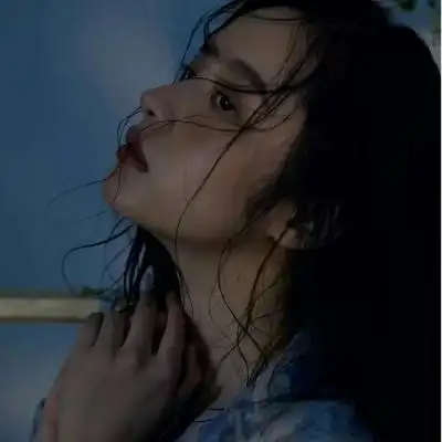 暗系头像女伤感高清好看的头像暗色伤感图片