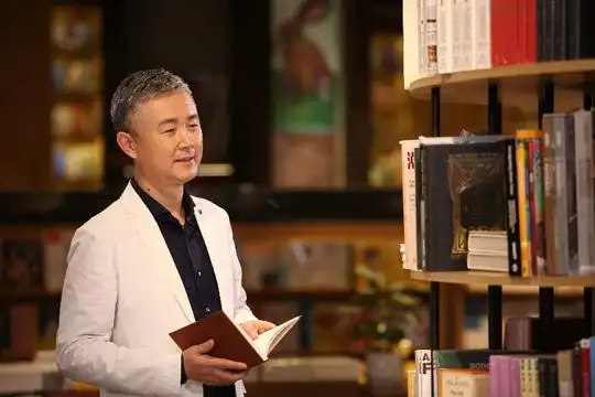 草堂读诗|朗诵:柏桦《年轻》《回忆韩非子》