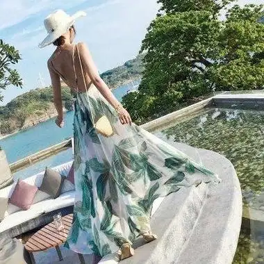 女头像带海边背景海边头像女短发背影女吊带露肩背影头像白色精选头像