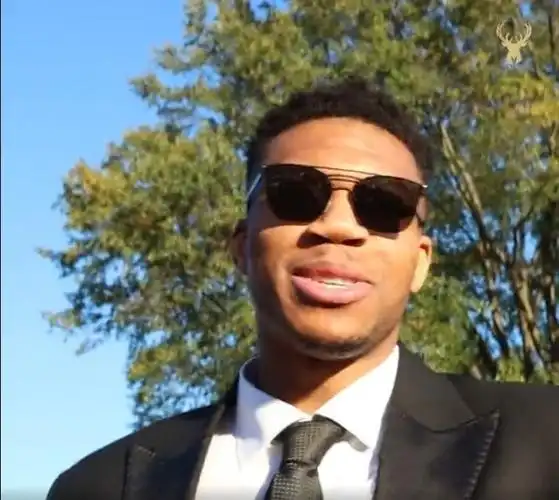 字母哥造访白宫时打趣我要参加竞选成为史上最帅的总统