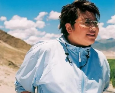 韩红,想必很多人对她比较熟悉的象就是歌手,不管《青藏高原》还是