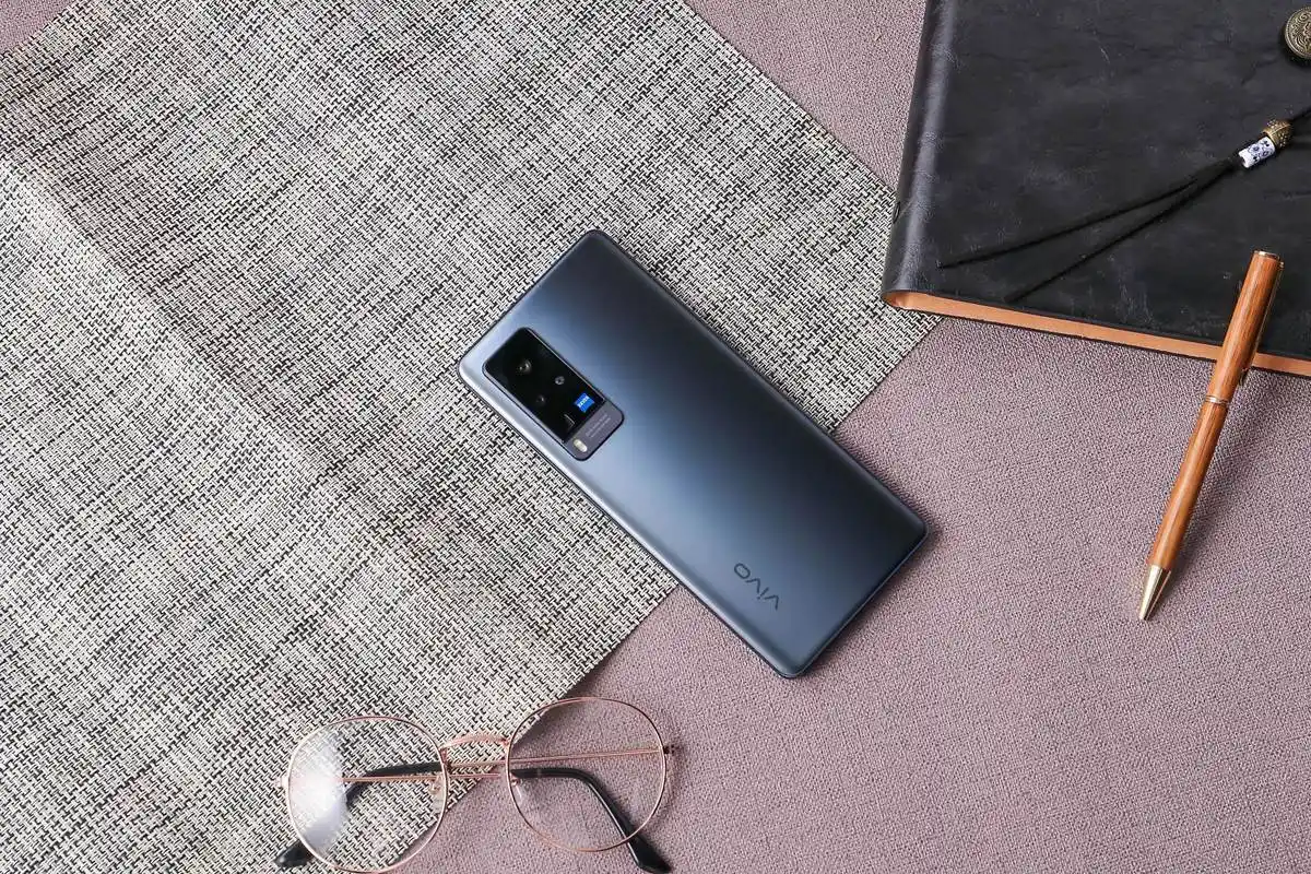 颜值c位出道,vivo x60 pro开启2021年设计潮流