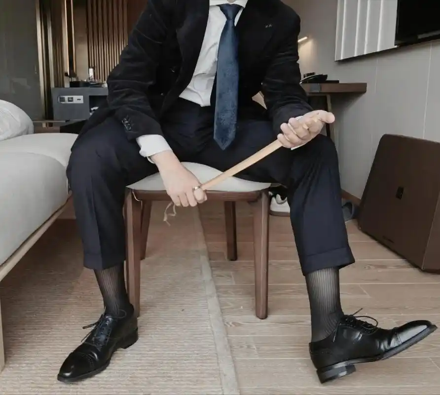 发几张老照片#皮鞋黑袜#黑袜#正装  - 抖音