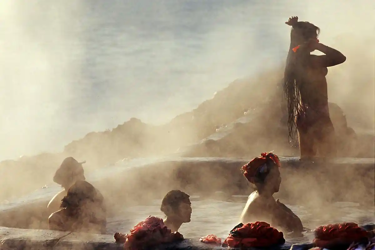 洗澡在古代被称之为"沐浴","沐"是洗头发,"浴"就是洗身体,古代的官员