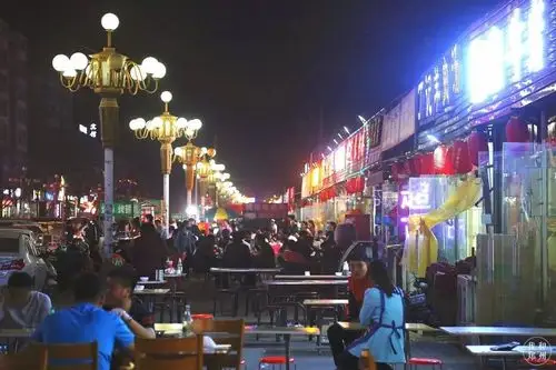 宝相寺一条藏在龙湖大学城的堕落街