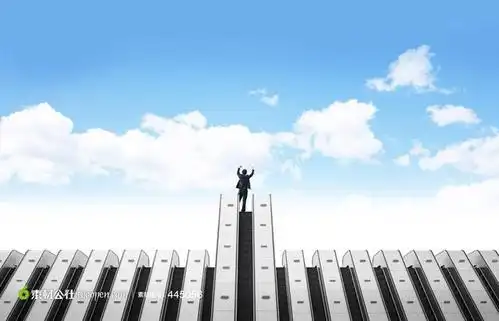 站在创意建筑顶峰斗志昂扬的商务男士素材图片下载,现在加入素材公社