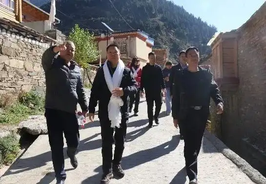 乡村振兴情暖人心成都市五医院赴色达县进行对口支援及驻村帮扶现场