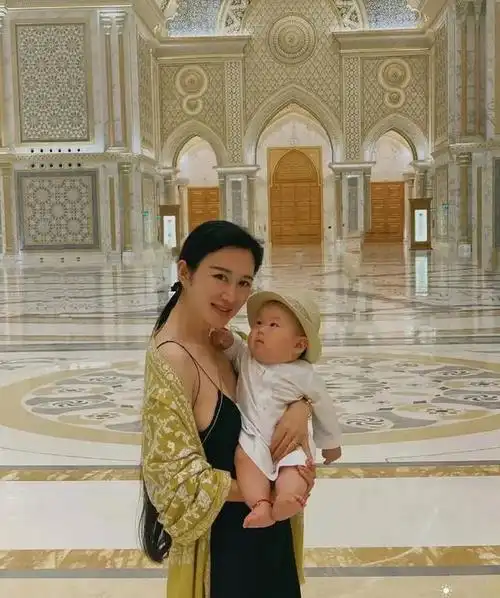 张纪中老婆杜星霖回应恶评用名句讽刺键盘侠肤浅低俗