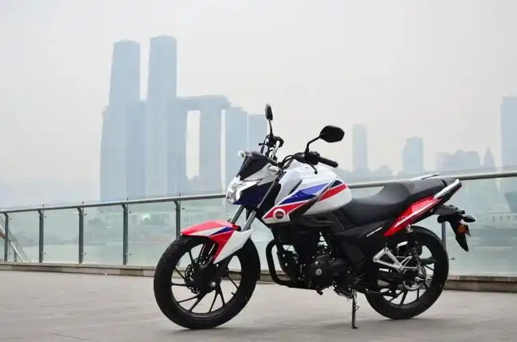 新大洲本田cbf150r静态评测