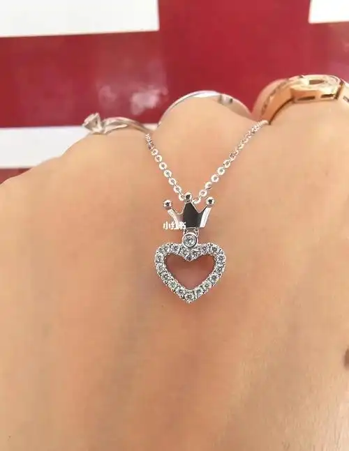 周大生18k白金钻石项链/锁骨链 镂空爱心皇冠造型 小巧别致 夏日必备