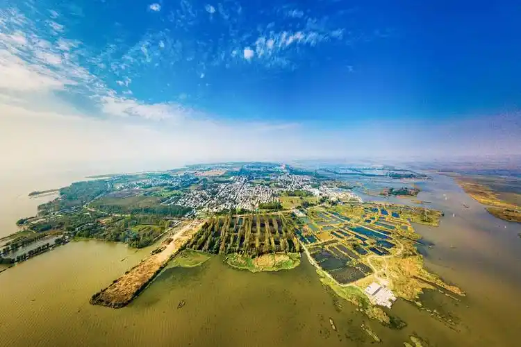 山东济宁微山湖,我国北方最大的淡水湖,还是著名的"一都两乡"_湖水