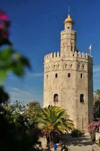 【黄金塔】(外观)