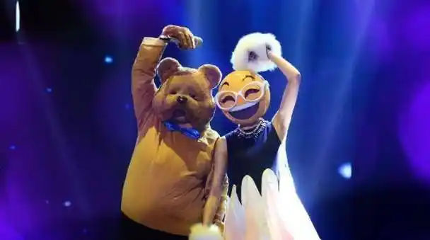 参加蒙面唱将获好评,新曲收费被网友吐槽_郁可唯_类节目_朋友