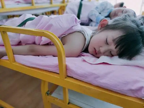 萌萌哒睡姿大合集