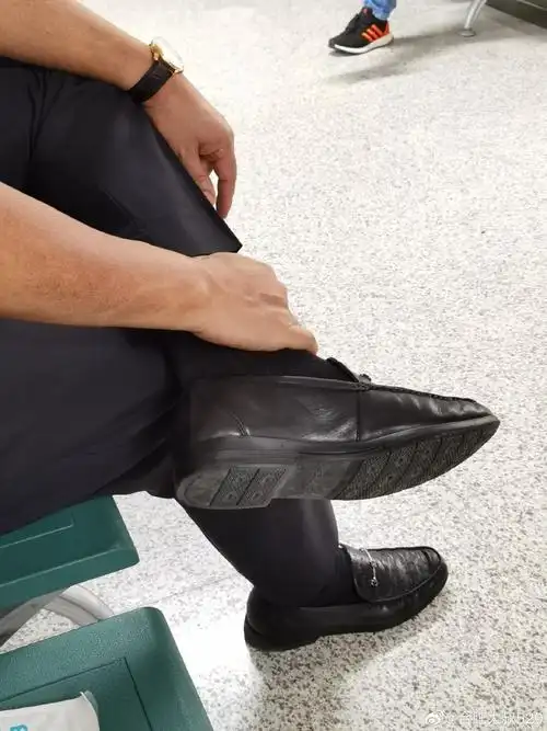 皮鞋##大叔正装男##皮鞋黑袜正装大叔