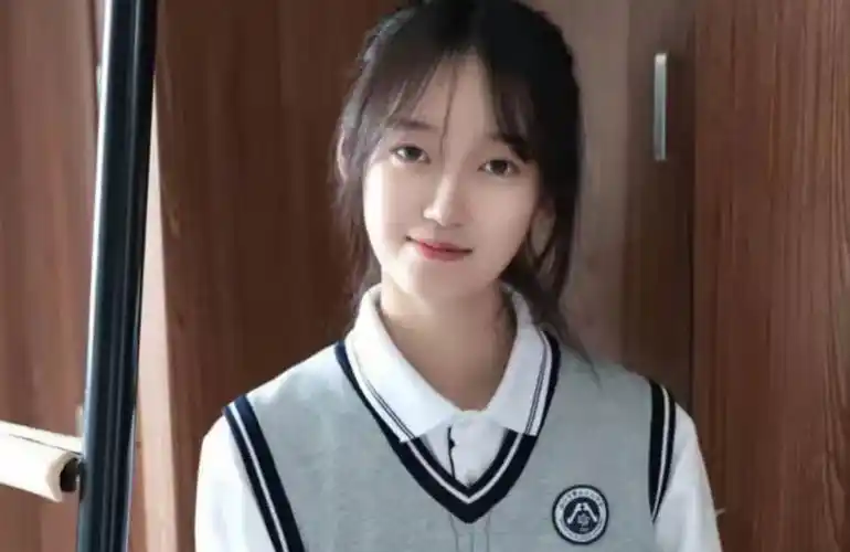 中学生发型标准公开男生还能勉强接受女生却犹如困兽犹斗