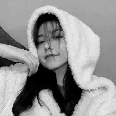 女生黑白头像看起来很成熟的样子