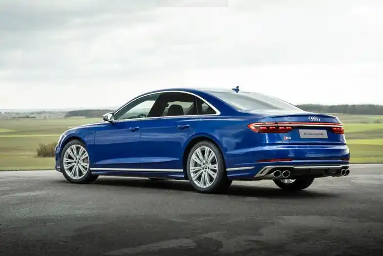 奥迪a9落地价400万,一辆奥迪a4