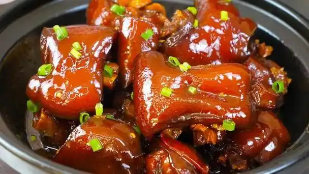 猪蹄的两种简单做法,咸香酥软不油腻,色泽诱人,爱啃猪蹄收藏吧