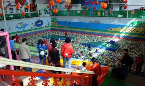 适龄儿童:2-10岁工体翻斗乐是北京市内一个集娱乐,教育,体育健身为