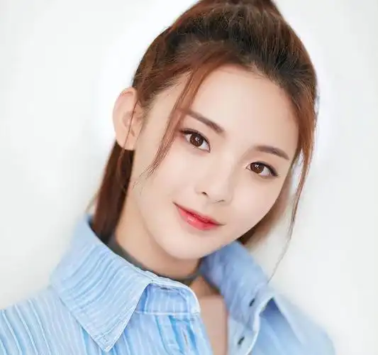 杨超越个人资料介绍(她是哪里人,身高体重是多少)-第16张图片-趣盘玩