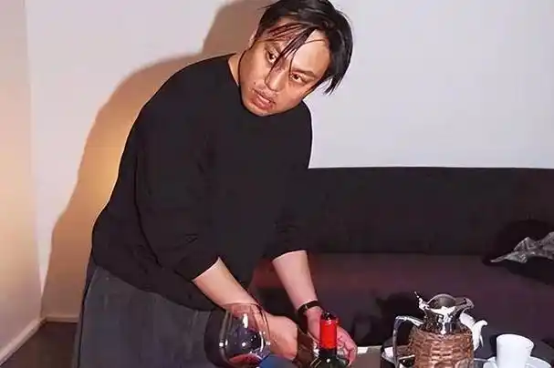 27岁坐拥10亿资产,晚年凄惨企图自杀,富豪罗兆辉到底经历了什么