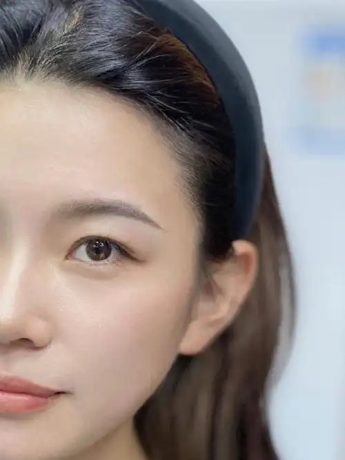 自然且温柔的眉型