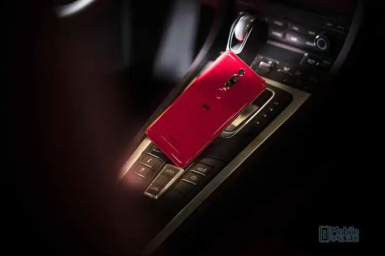 奢华新定义华为maters保时捷设计美图