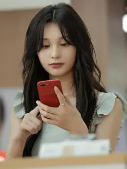 罗茜(韩雨桐饰演)