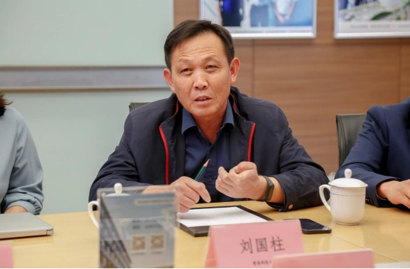 工程学院院长华臻,副院长魏广芬,教研室主任林忠海围绕学院基本介绍