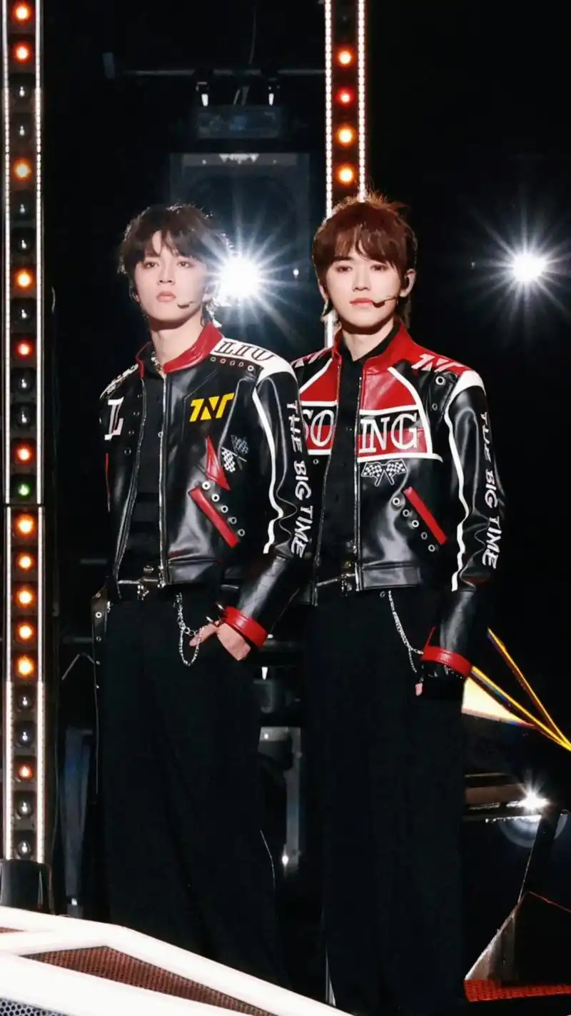 tnt时代少年团刘耀文宋亚轩高清图 - 抖音