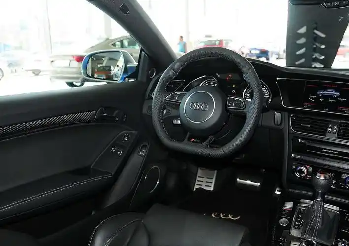 【黑色奥迪rs 52012款 rs 5 coupe中控图片p866280】-车城网