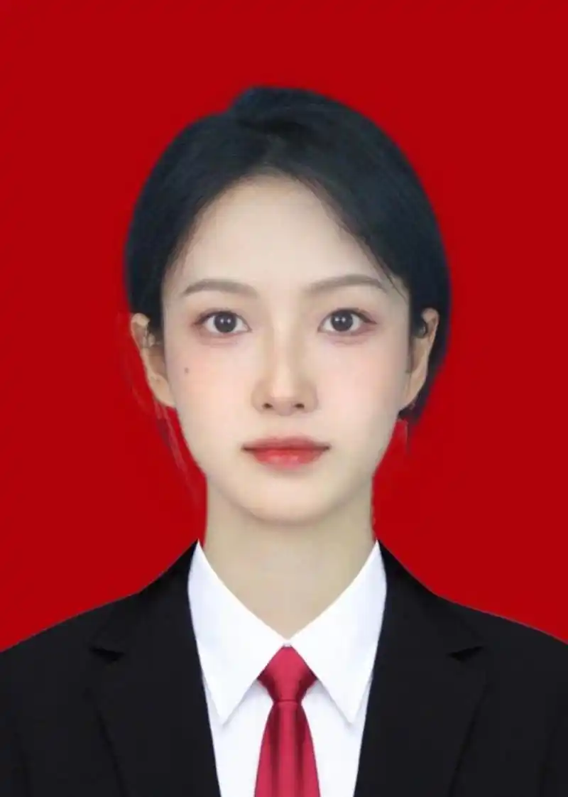 红底证件照自带一种严肃正式感 今天浅试了一下红底黑正装的证件照