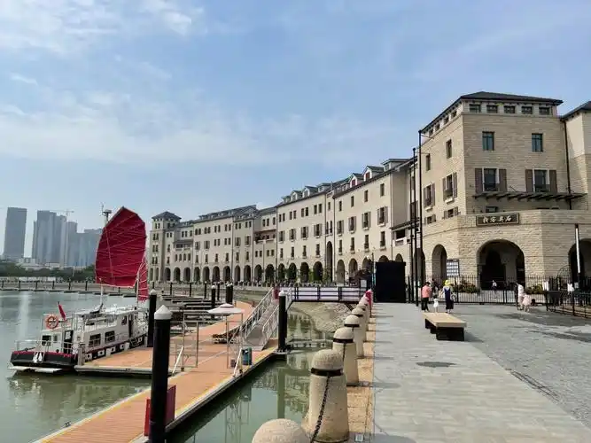 决定在广州周边转转,临时预订了这家位于南沙游艇会旁边的#石奥客栈