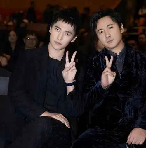 谁才是军艺校草沙溢沈腾杨洋晒照互相拆台岳云鹏评价亮了